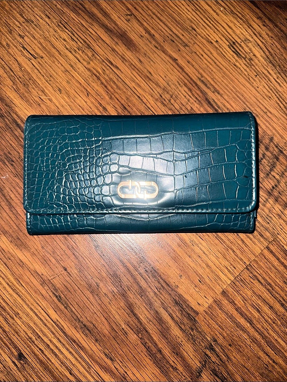 Crocodile-Embossed Wallet in Jungle Green Like New 45.B3